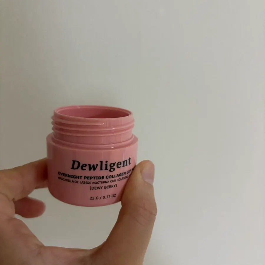 Applying the Durgent lip mask