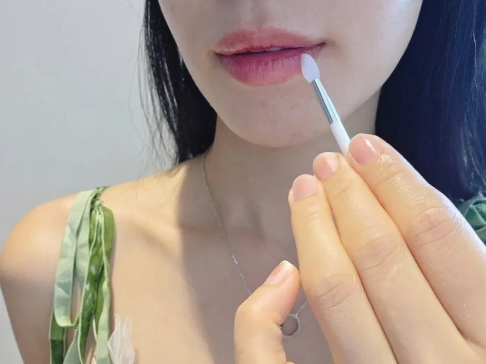 건조한 입술 케어용 립 마스크