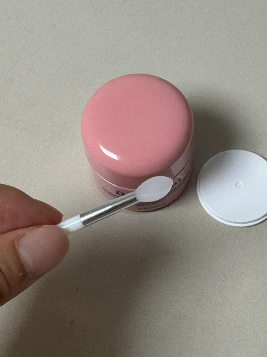 Spatula for scooping lip mask from a jar