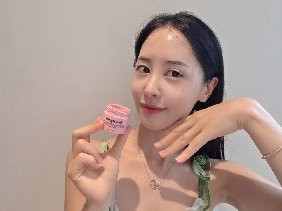 틴트와 립스틱 메이크업 표현 모습