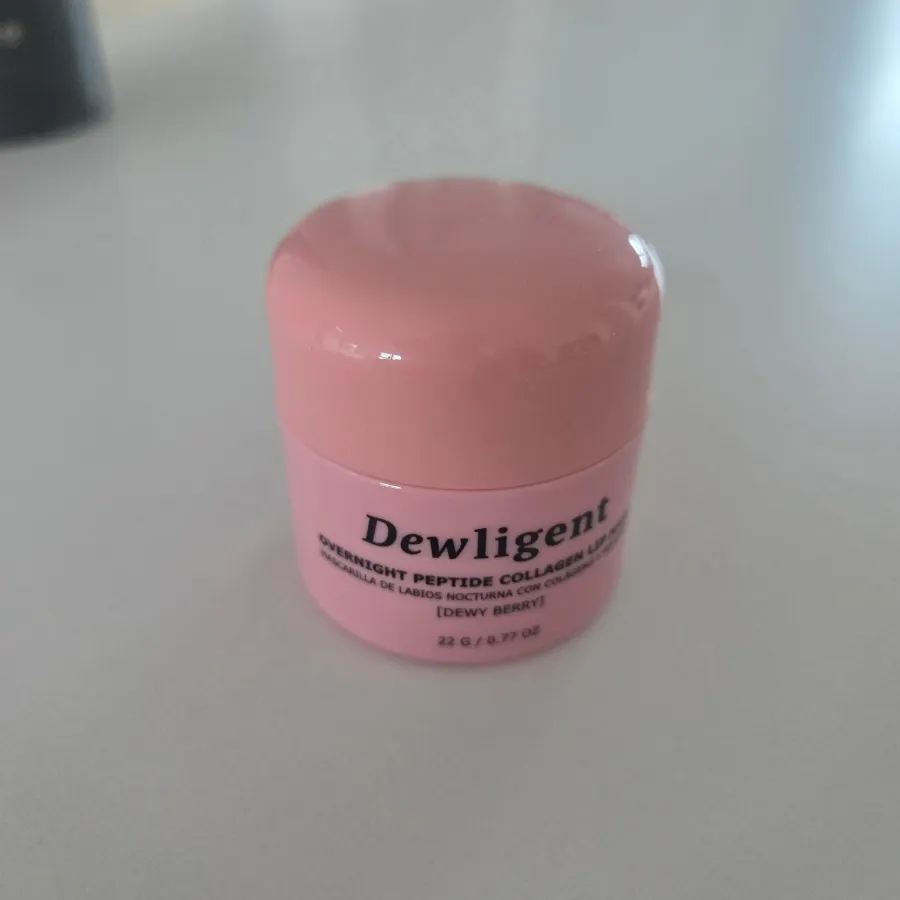 Lip mask with a bouncy balm texture