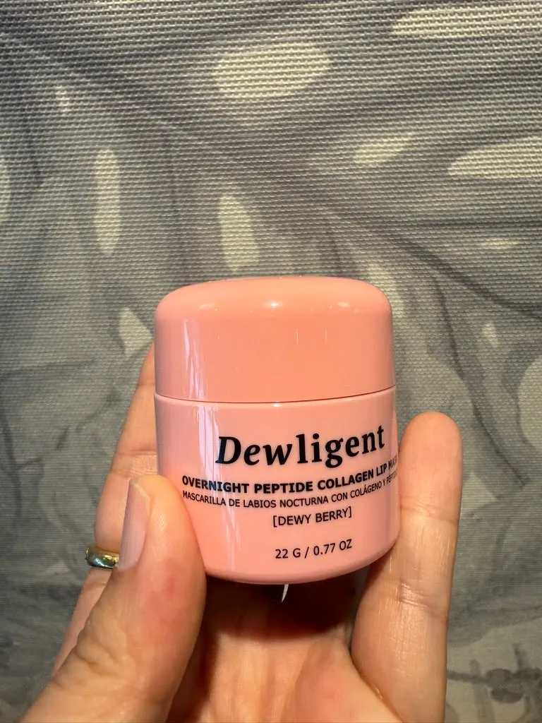 Lip mask for moisturizing lips before bed