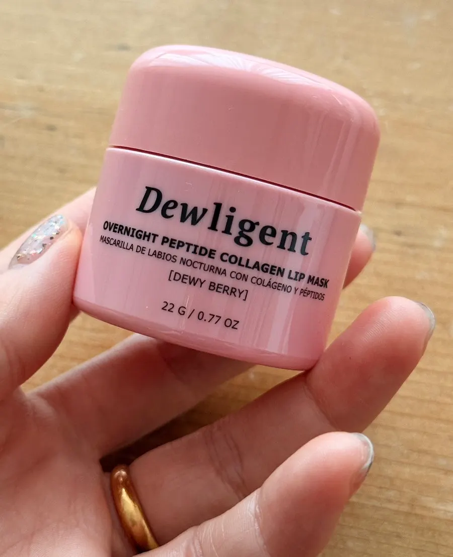 Pink lip mask packaging