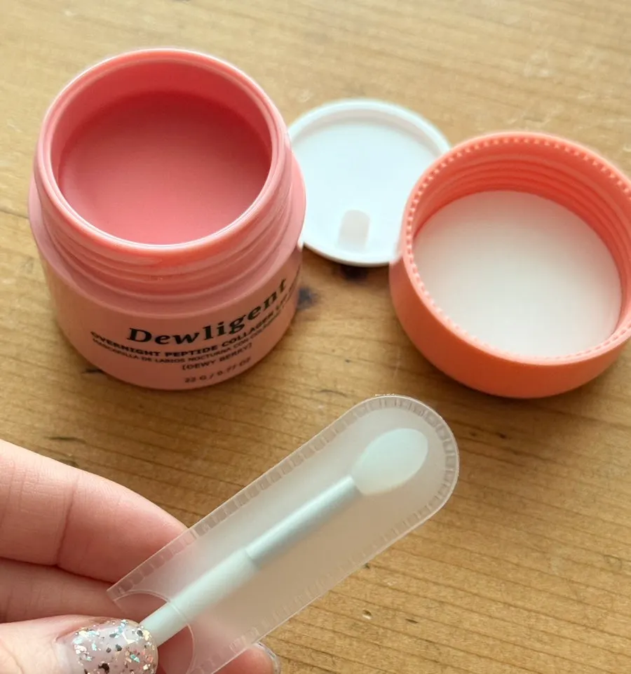 Balm-type lip mask and silicone spatula