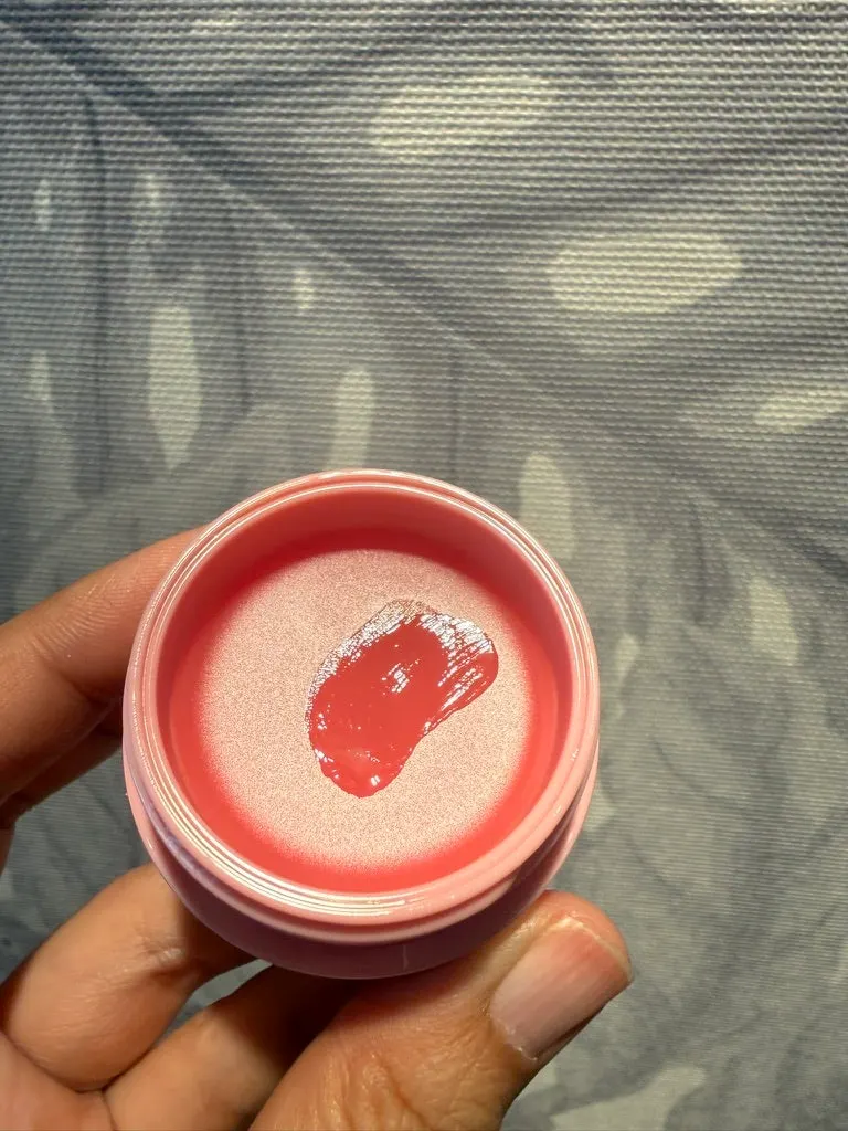 Lip mask used in a bedtime routine
