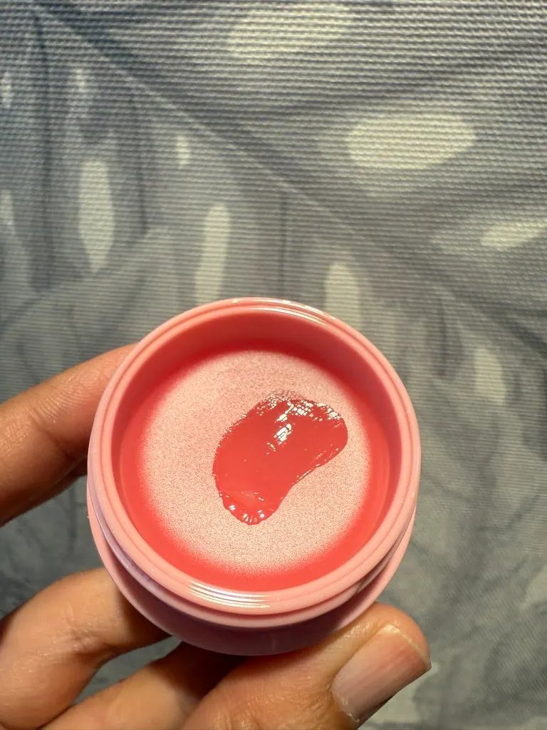 Durgent lip mask for a lip-moisturizing routine