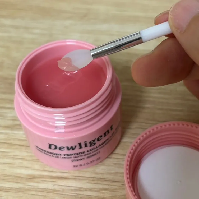 Lip mask and included spatula