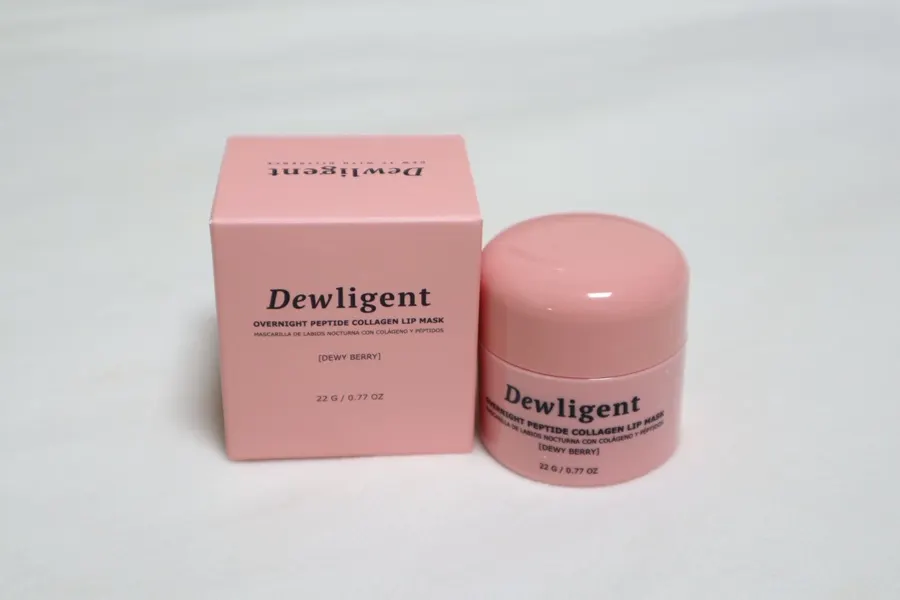 Lip mask for moisturizing sensitive lips