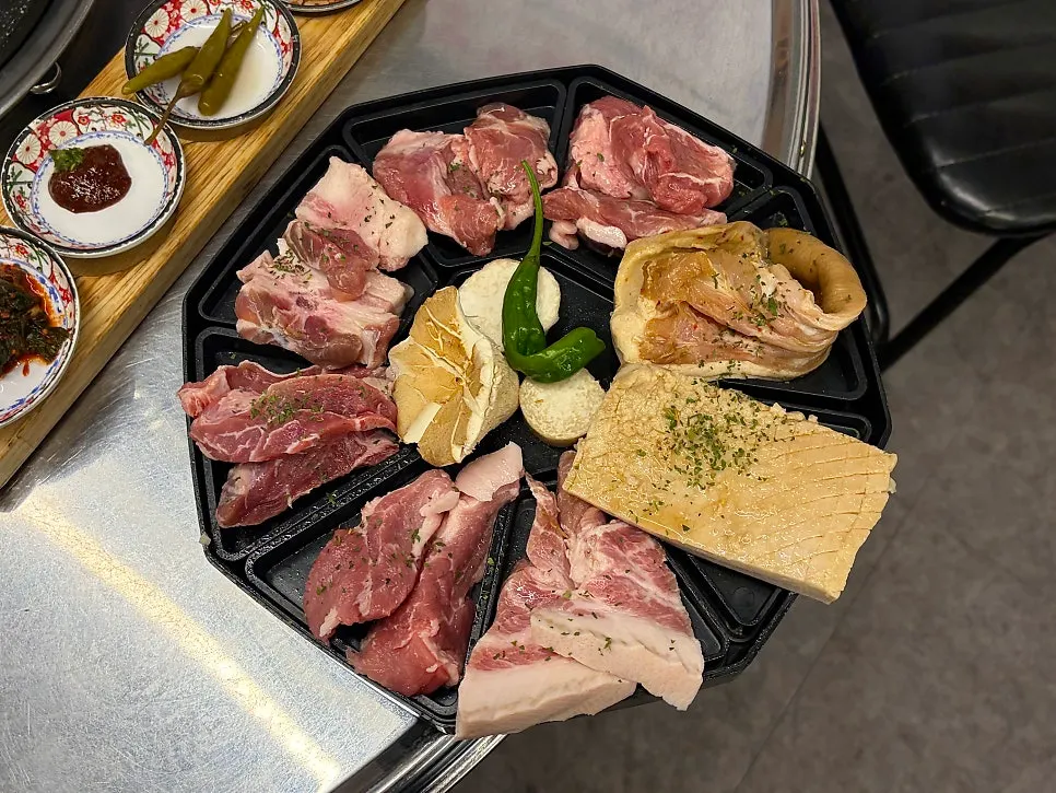 Dwitdon assorted set of 750g served on an octagonal tray