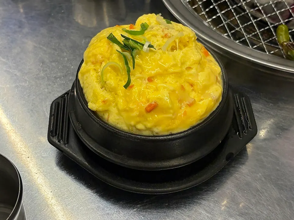 Bomb egg stew puffed up in an earthenware pot