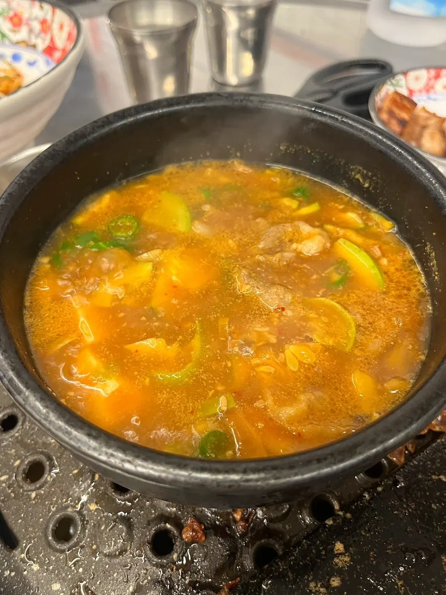 두부가 듬뿍 든 된장찌개