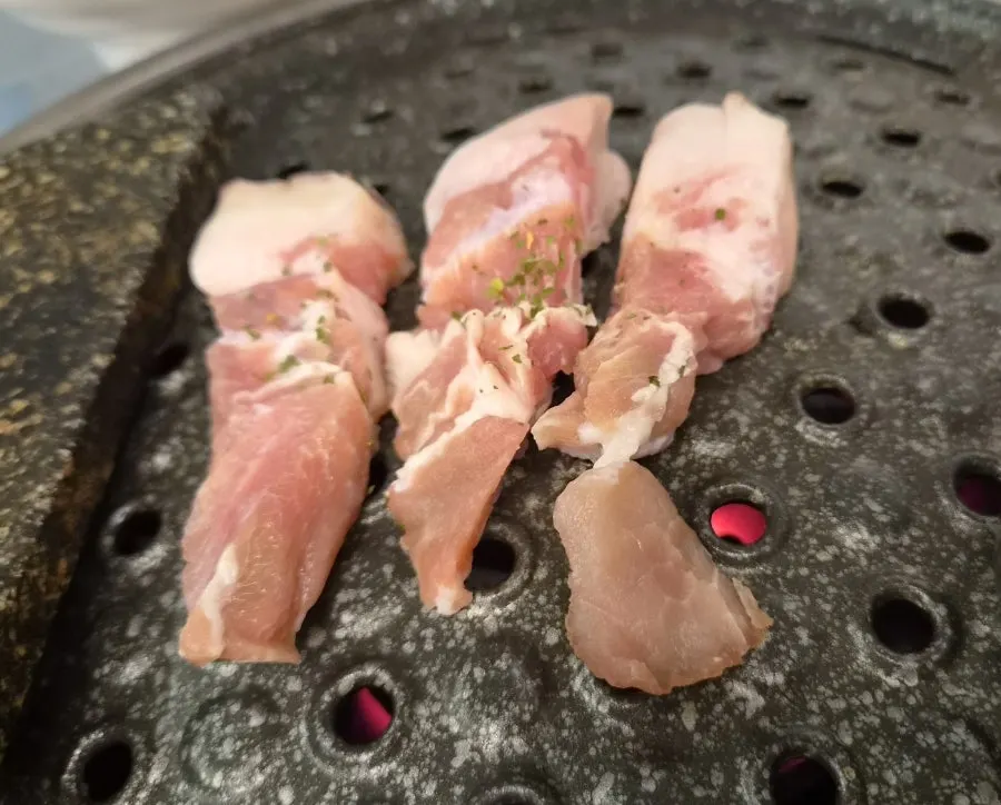 불판 위에서 굽는 특수부위