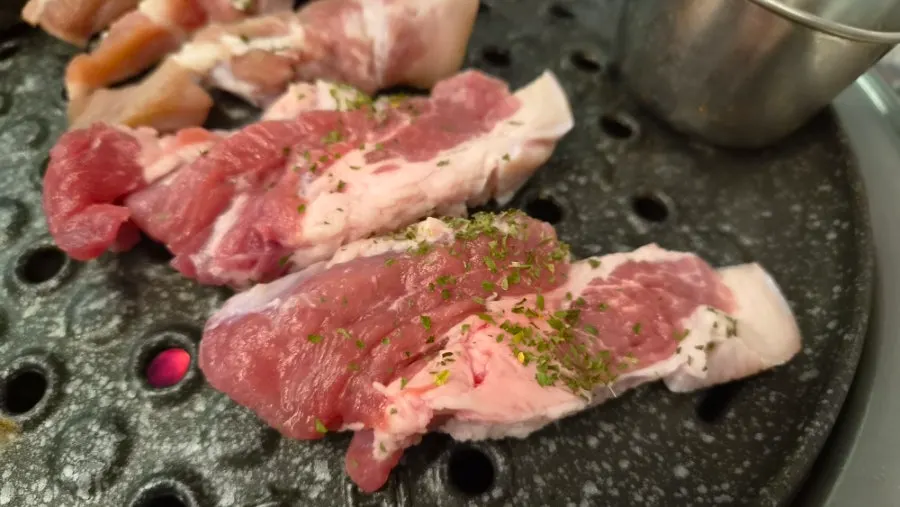 노릇하게 구워진 뒷통살