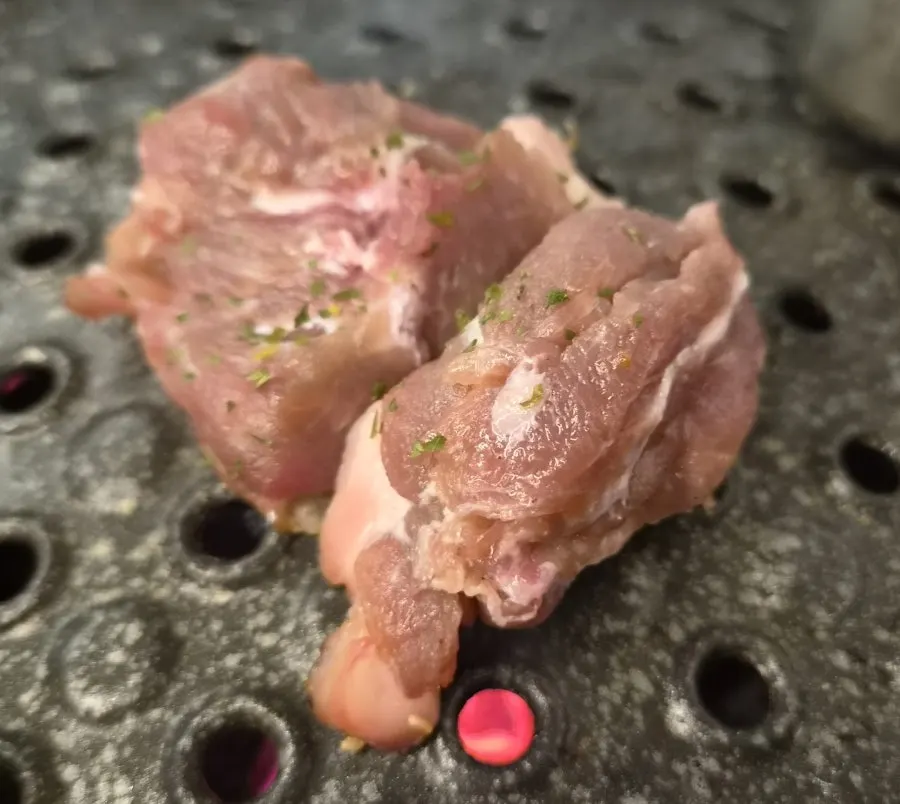 오독오독한 콧등살 구이