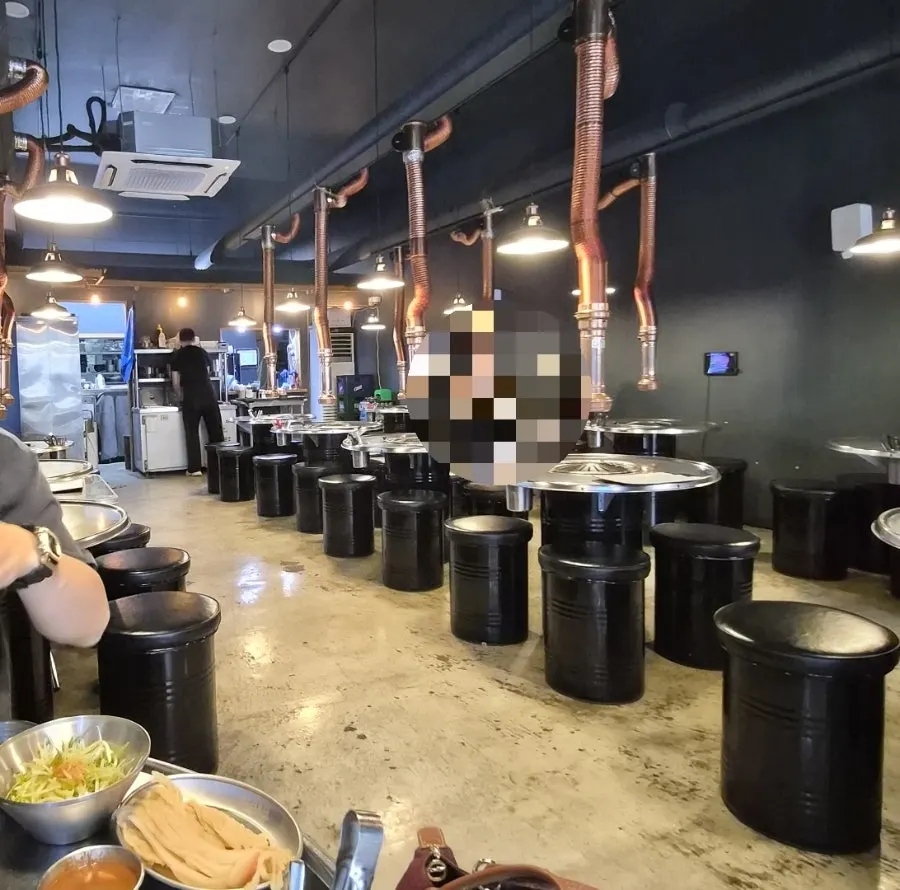 Interior of the Wanjeong Station BBQ restaurant Dwitgolmok Ddotgalbi