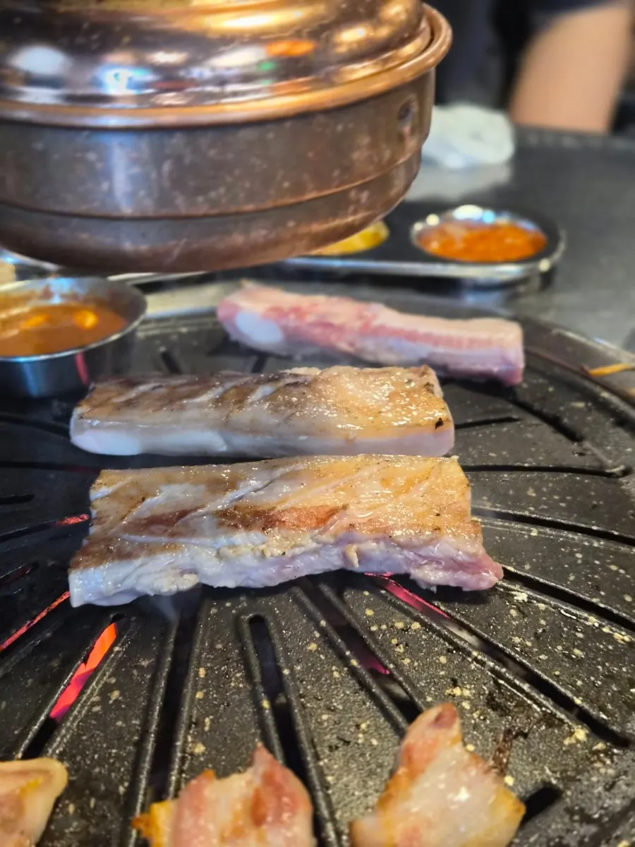 Grilled pork neck with side dishes