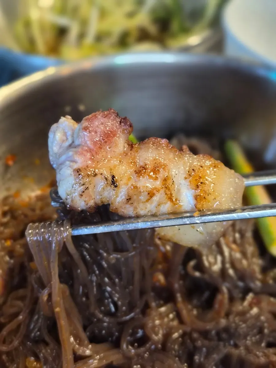 Ddotgalbi cut into bite-sized pieces