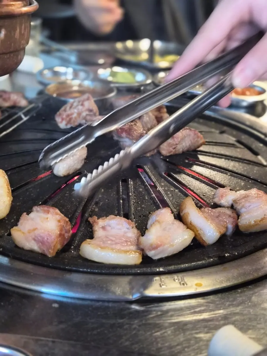 A bite of naengmyeon with ddotgalbi on top