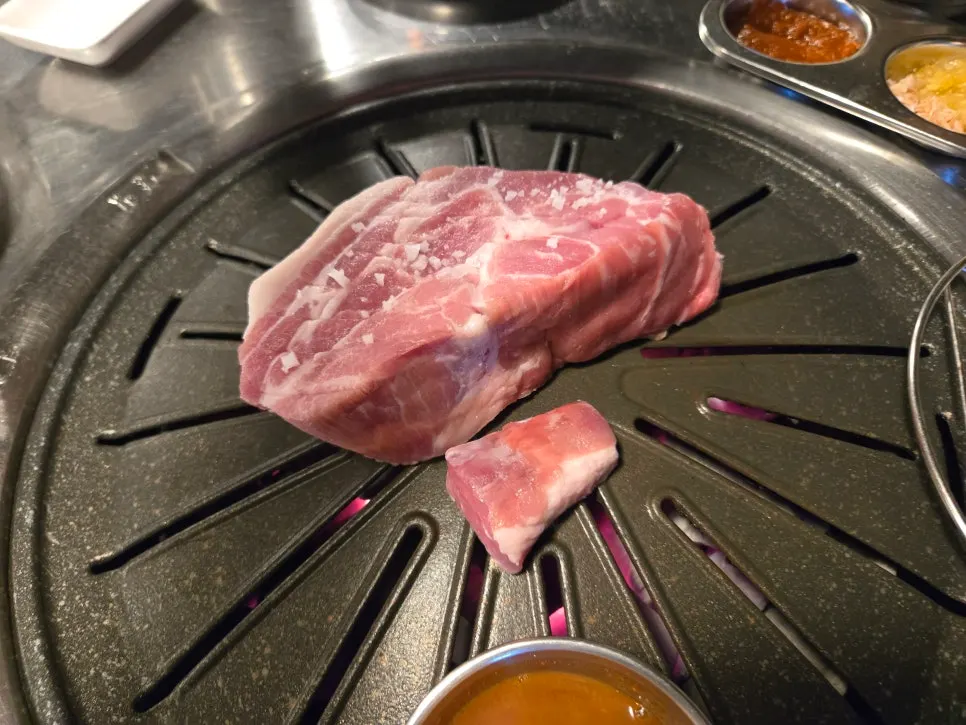 Thickly sliced raw Jeju teukmoksal