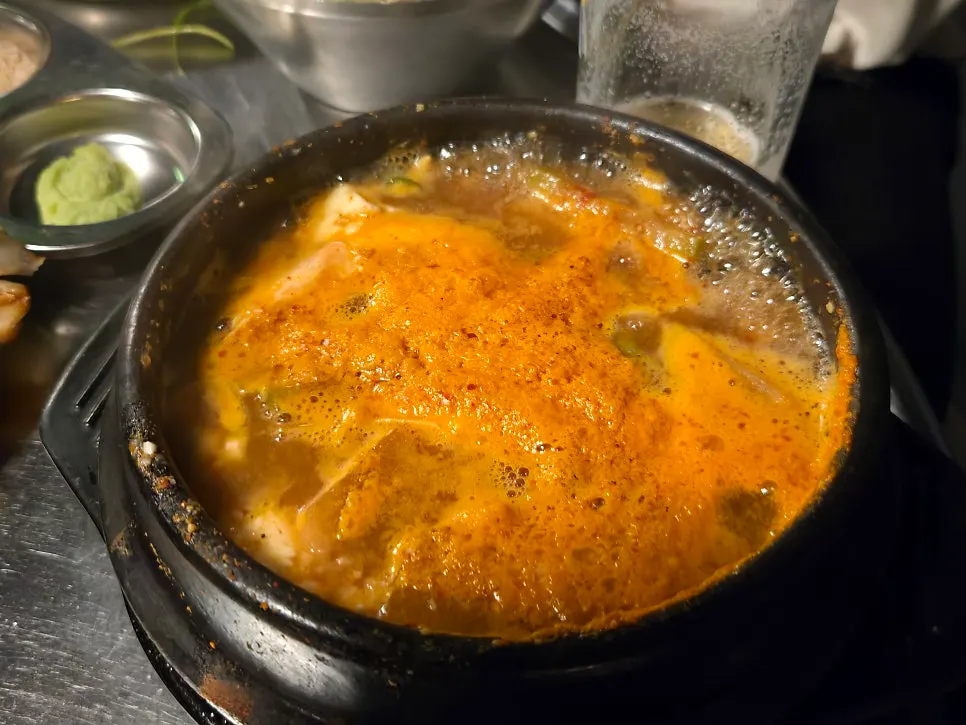 Perfectly grilled and sliced Jeju teukmoksal