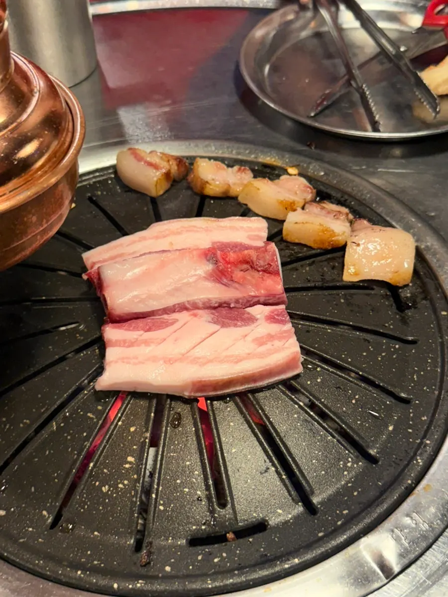Pork neck dipped in the special garlic-salted shrimp sauce