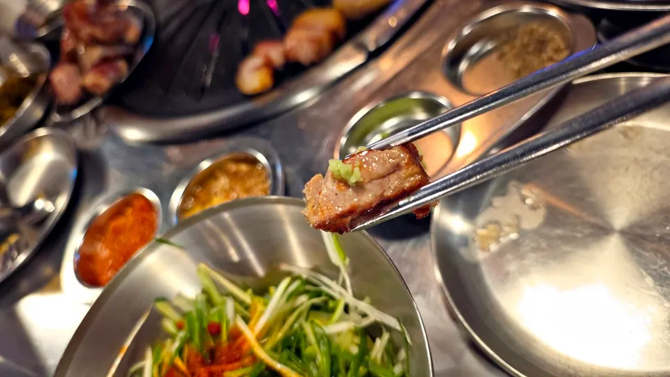 먹기 좋게 잘린 제주특목살 구이