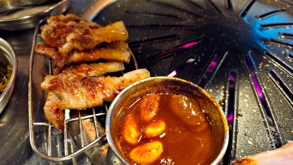 주문한 제주돗갈비 생고기 접시