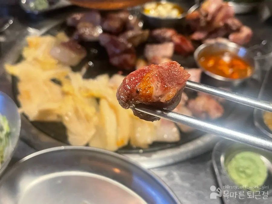 두툼하게 익어가는 숙성 특목살