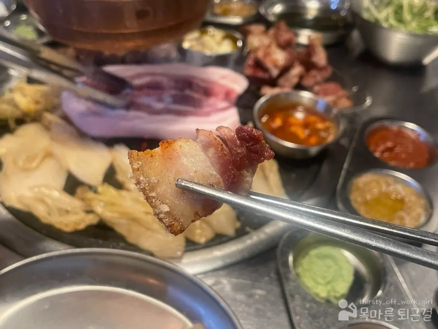껍데기까지 쫀득하게 구워진 오겹살