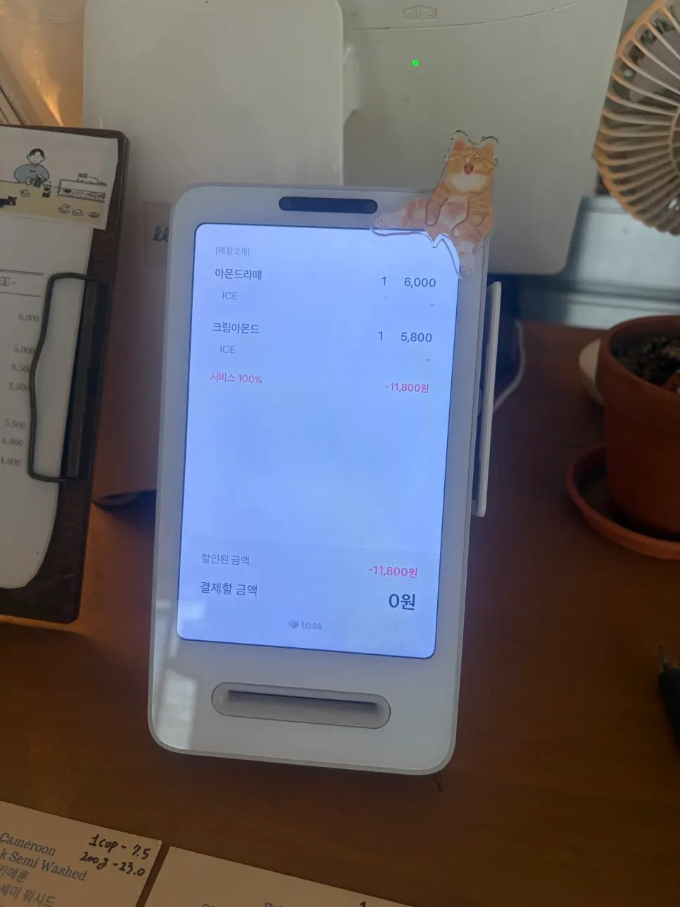 커피와 논커피로 구성된 메뉴판