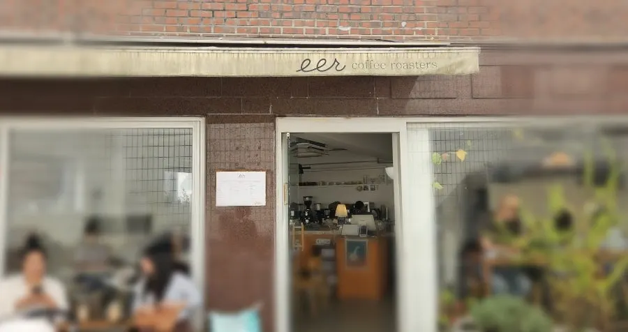 Exterior view of Ieo Coffee Roasters Gongdeok Branch near the Gyeongui Line Forest Park