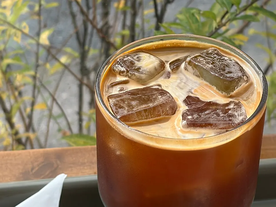 디카페인 아이스아메리카노와 크림아몬드
