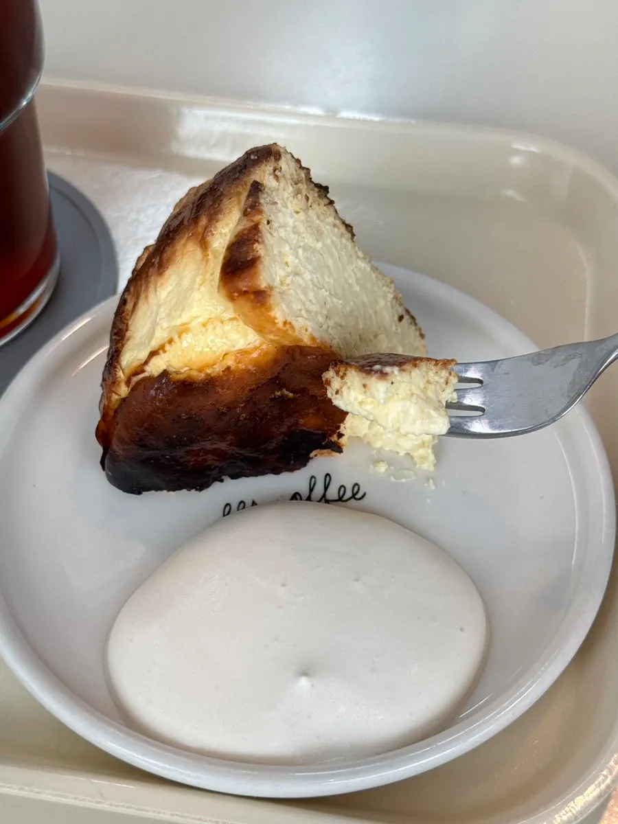 Cross-section of the cheesecake with filter coffee