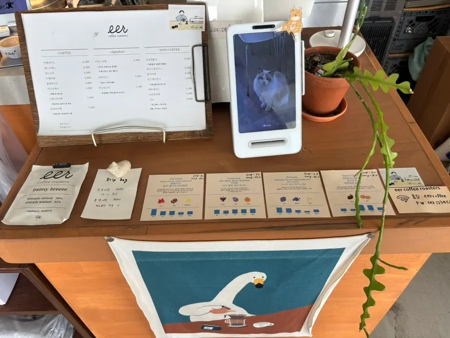 Table with ordered coffee and bakery items