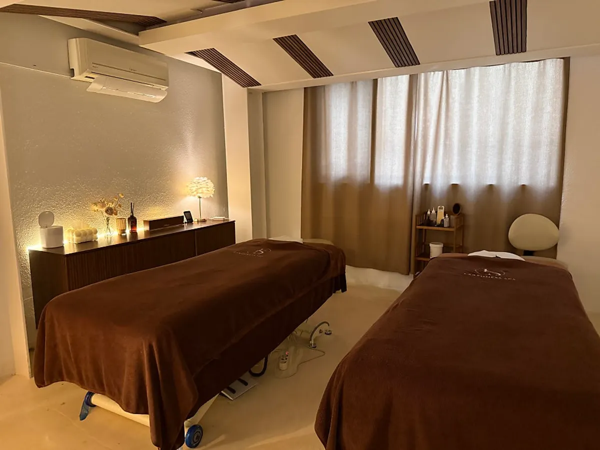 Treatment room at Eoseuni Spa with two beds side by side