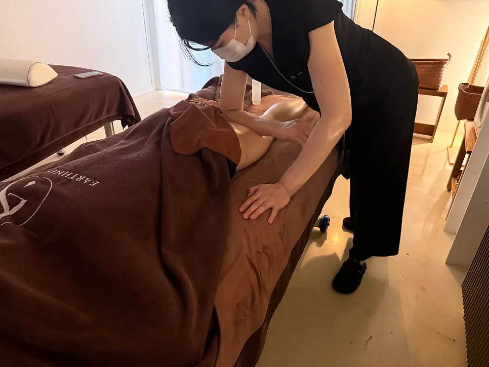 Lower body treatment on the thighs and calves