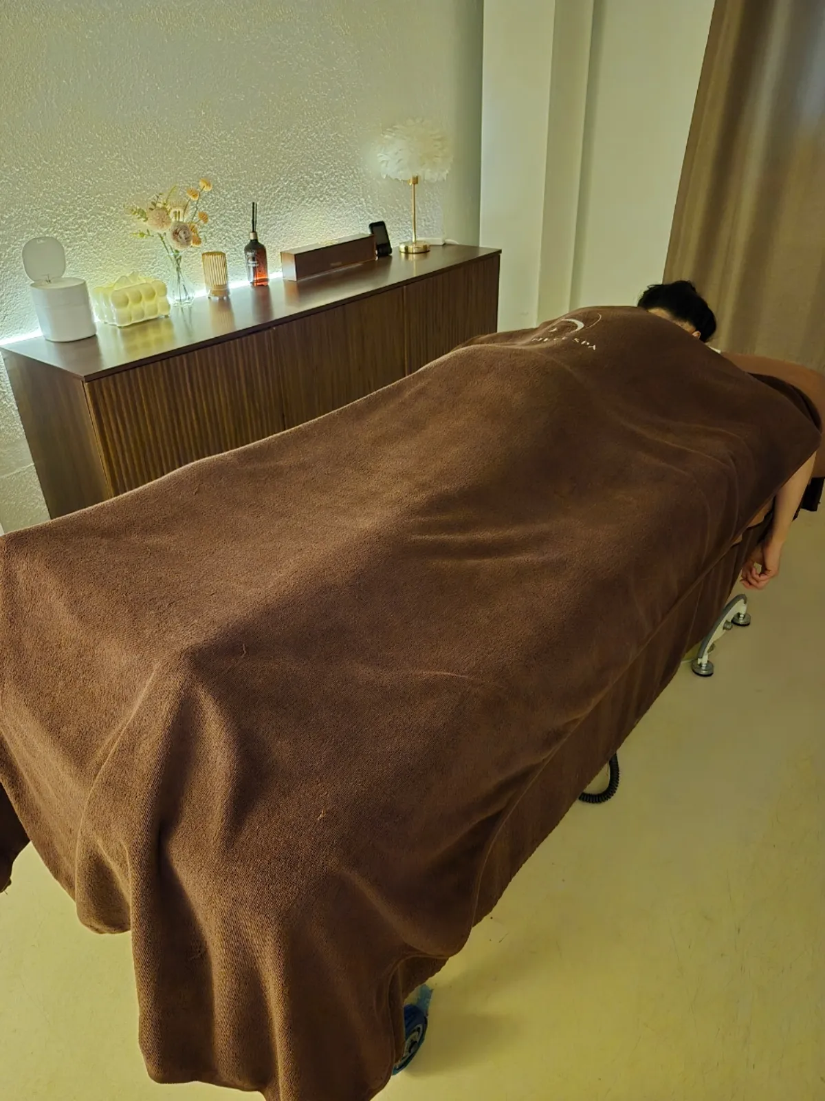 은은한 조명의 아로마 바디케어 관리실