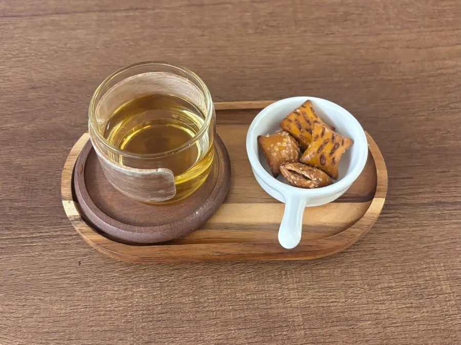 관리 후 제공된 시원한 티와 간식