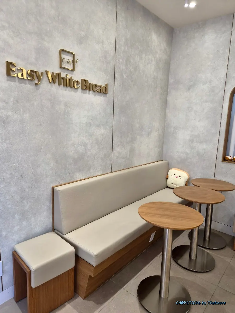 Tasting corner at the counter with chestnut rice cake milk bread