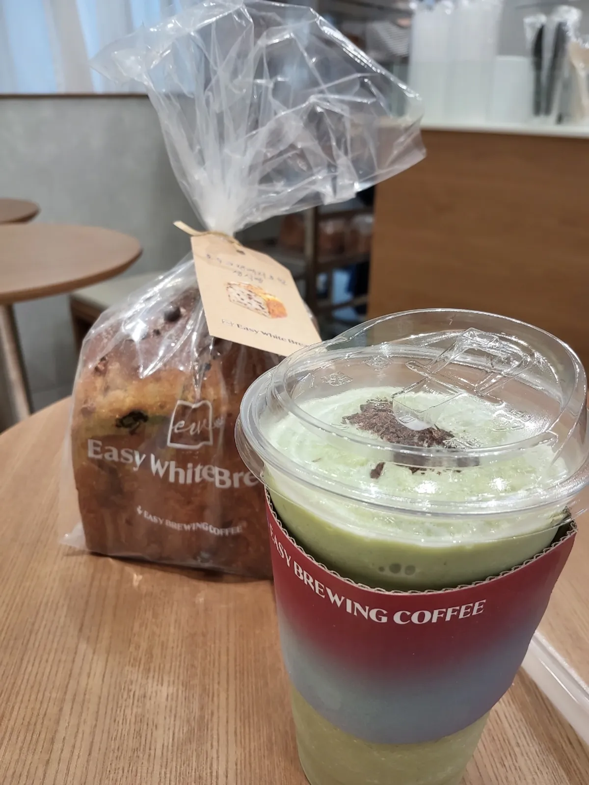 クルミクランベリーライ麦の食パンと済州抹茶ミルクブレンド