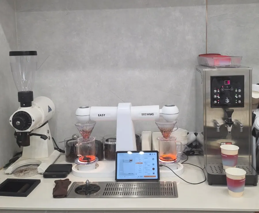 Brewed coffee equipment and grinder in the store