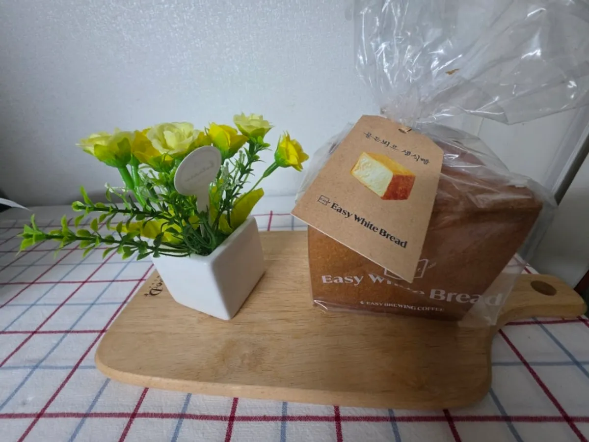 Unwrapped 2.0cm-cut milk bread at home