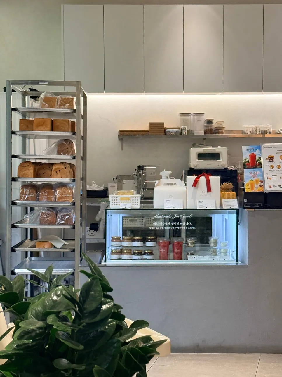 Bakery display case with milk bread