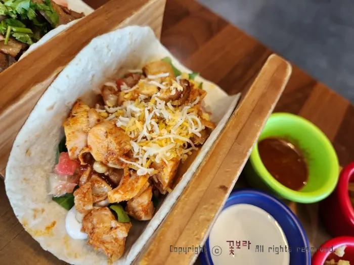 Tex-Mex 스타일 멕시칸 음식 한 상 마무리 컷
