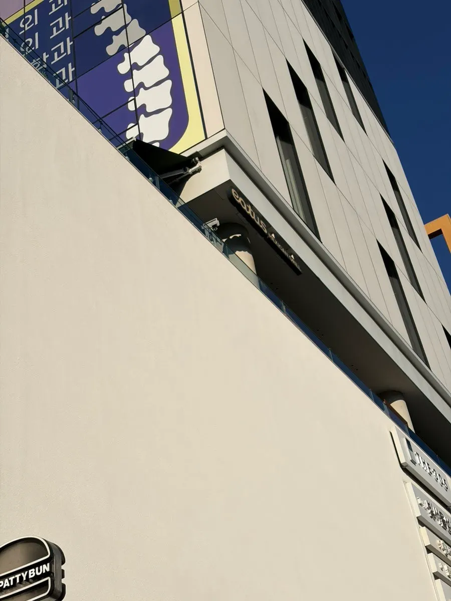 The building seen from Huigyeong-ro street