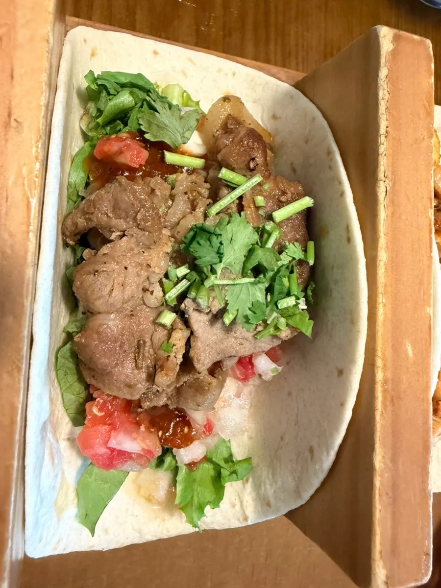 Packed chicken taco and carnitas taco