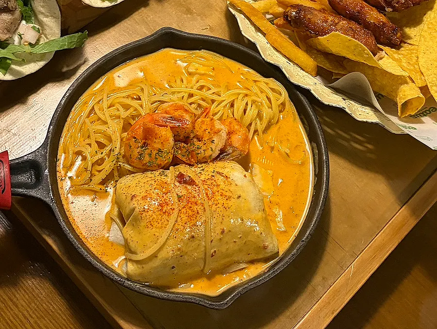 Creamy, slightly spicy pasta from the platter