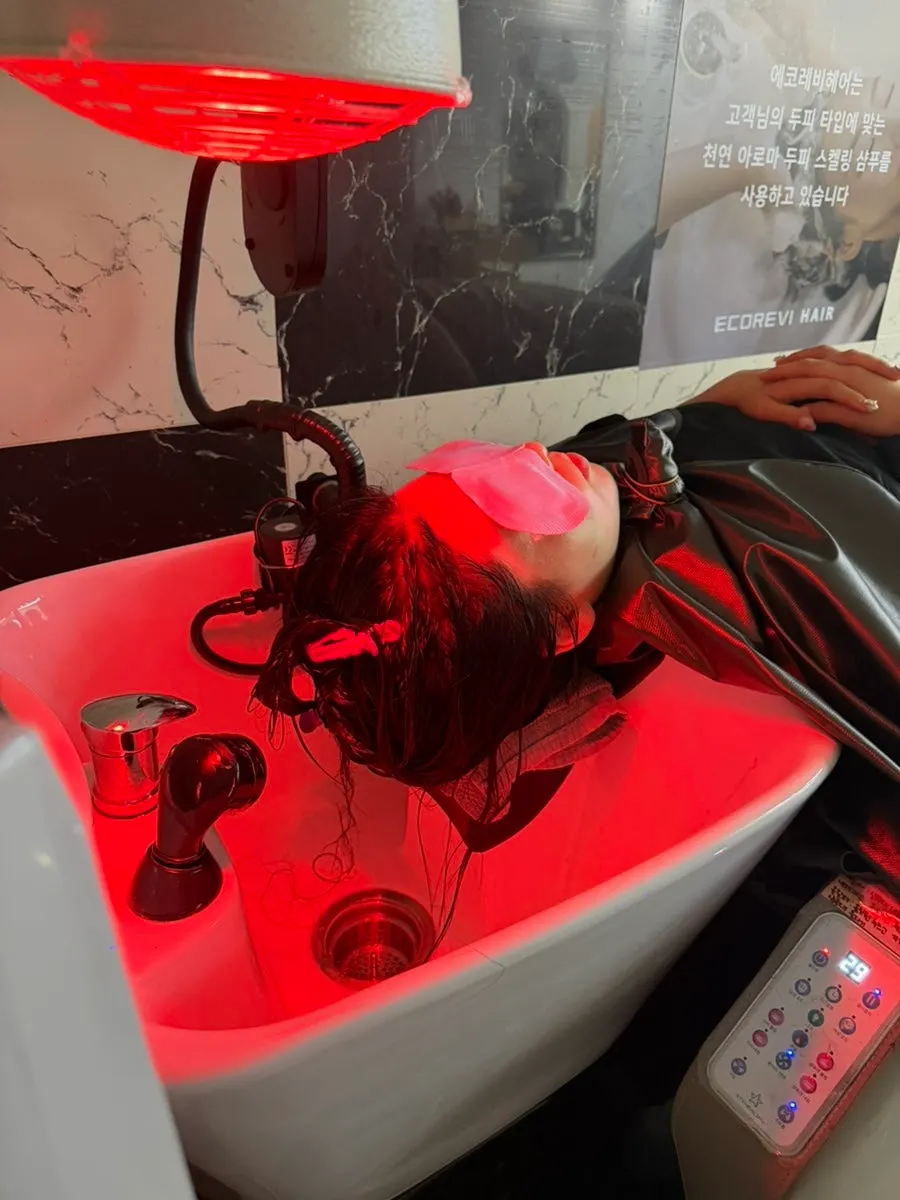 Produk klinik disapukan pada rambut