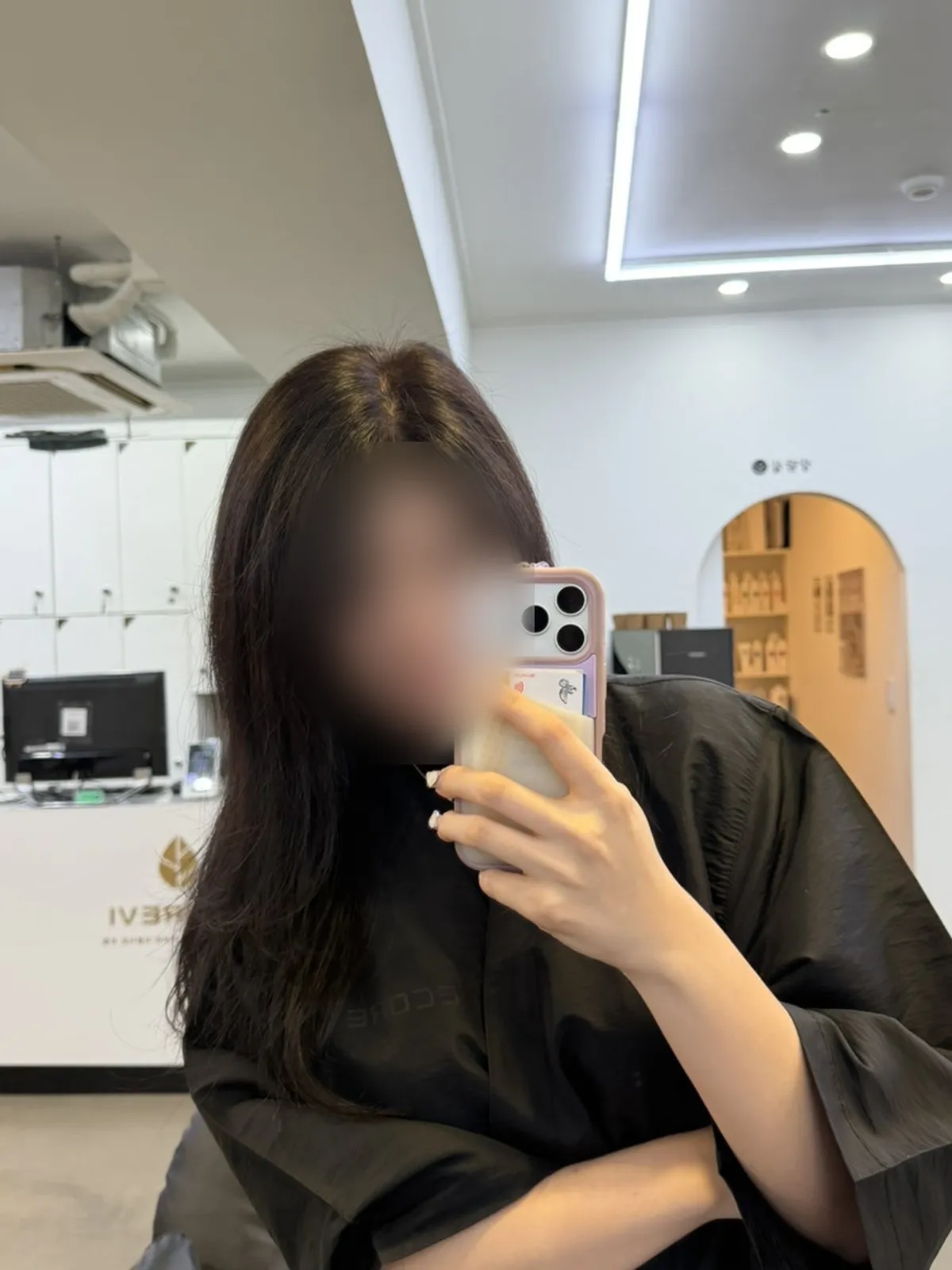 Rambut panjang berkilau selepas warna dan klinik