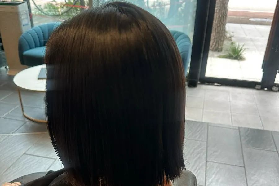 Shampoo room with massage chairs